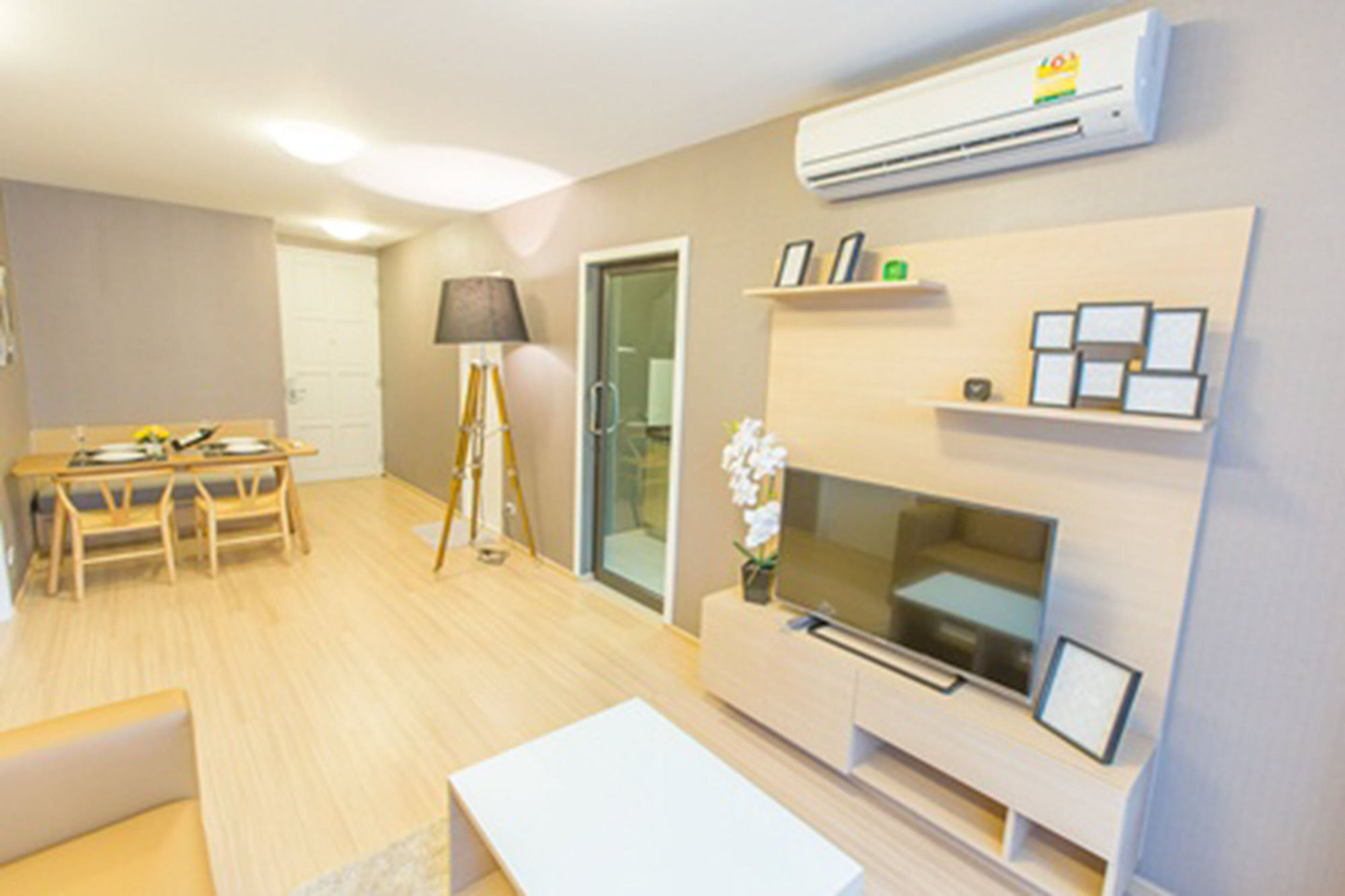 Like Sukhumvit 22 Aparthotel Bangkok Exterior photo